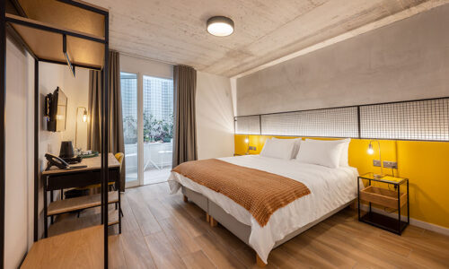 ROOM 100 Vertical Green ROOM 100 Vertical Green